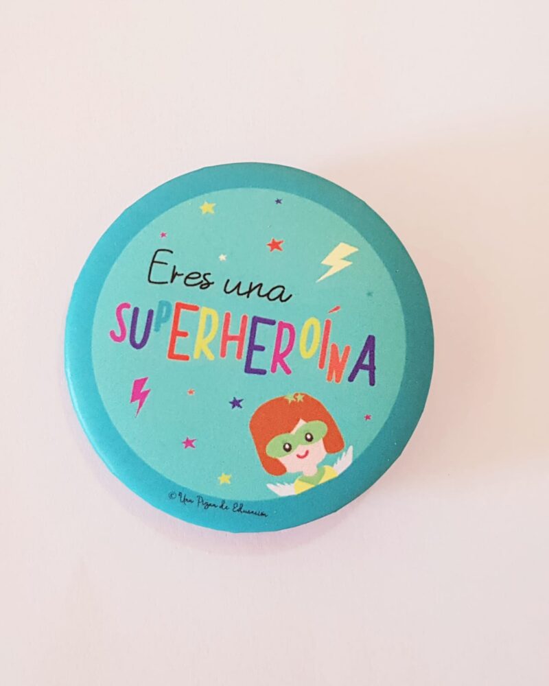 chapas superheroína