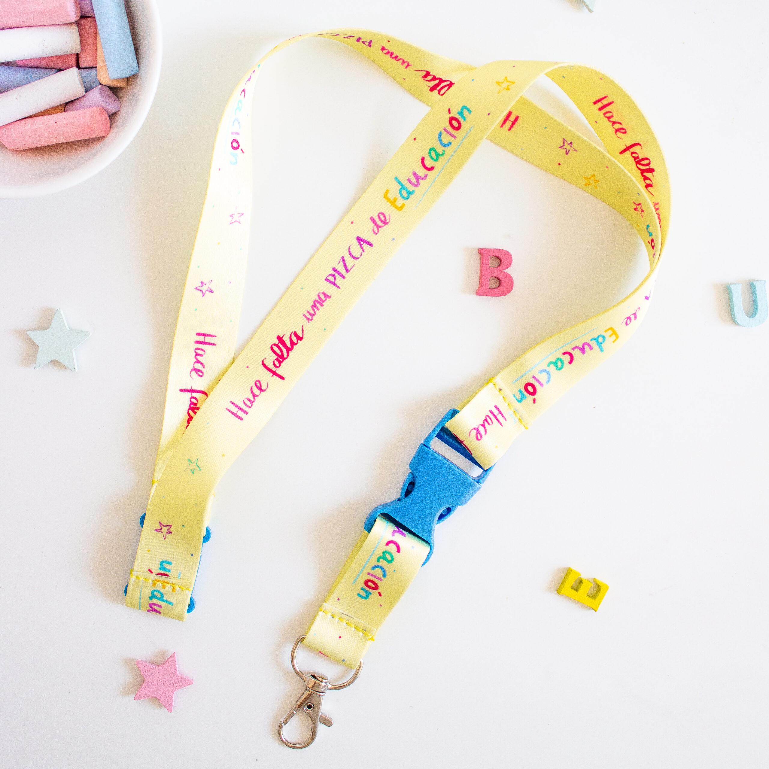 lanyard hace falta una pizca de educación